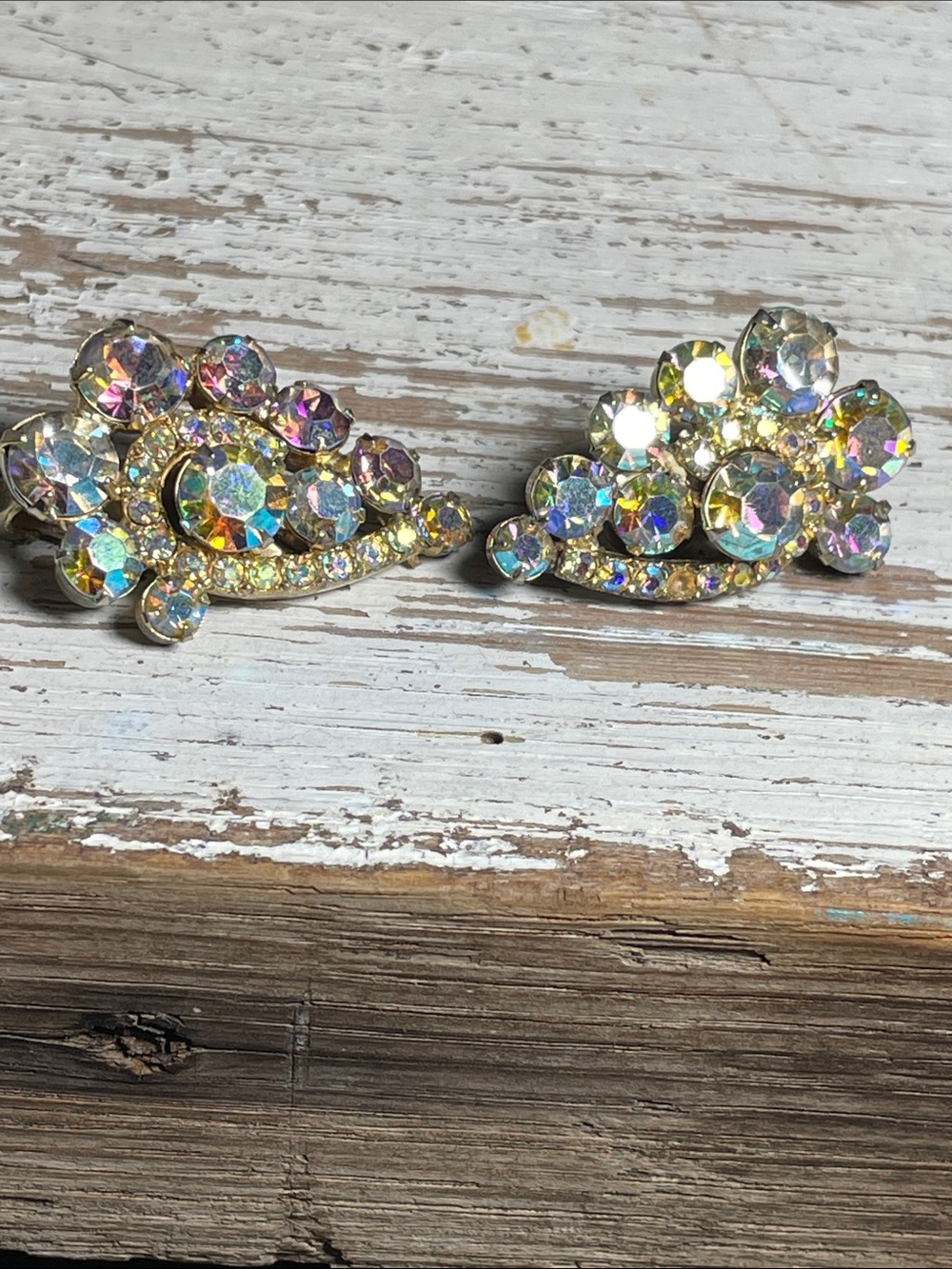 Vintage 1950s Aurora Borealis Rhinestone Clip On Earrings